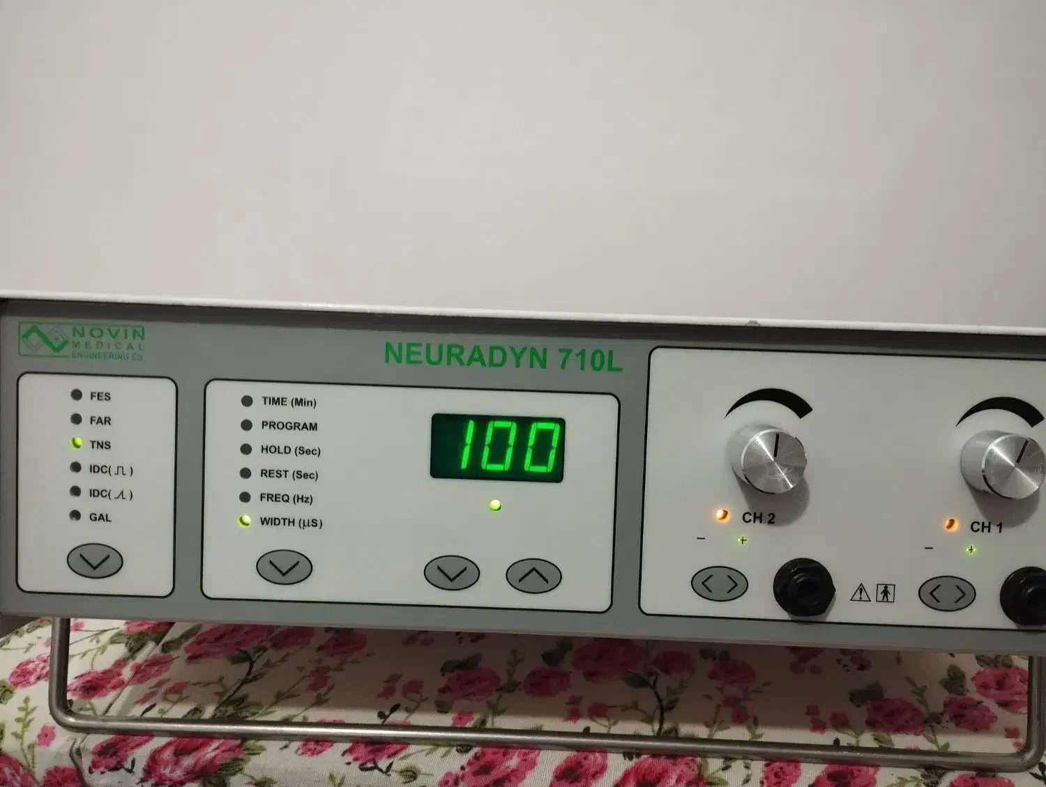 دستگاه فیزیوتراپی خانگی 32میفروشم|آرایشی، بهداشتی، درمانی|بافت, |دیوار