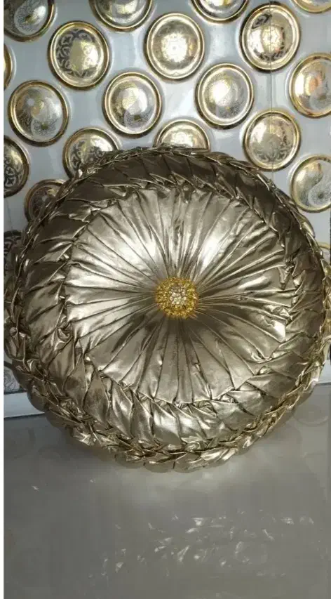 کوسن طلایی لوکس دست دوز|صنایع دستی و سایر لوازم تزئینی|نیشابور, شهرک رسولی|دیوار