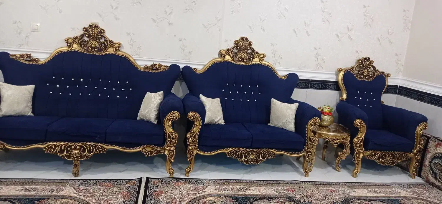 مبلمان سلطنتی و سه عدد عسلی|مبلمان خانگی و میز عسلی|سنندج, |دیوار