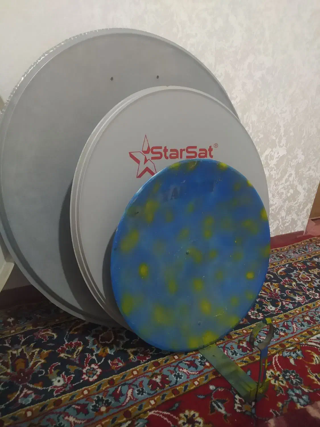 تنظیمونصب انواع آنتن ثابتگردان و هوایینصب براکت|خدمات پیشه و مهارت|همدان, |دیوار