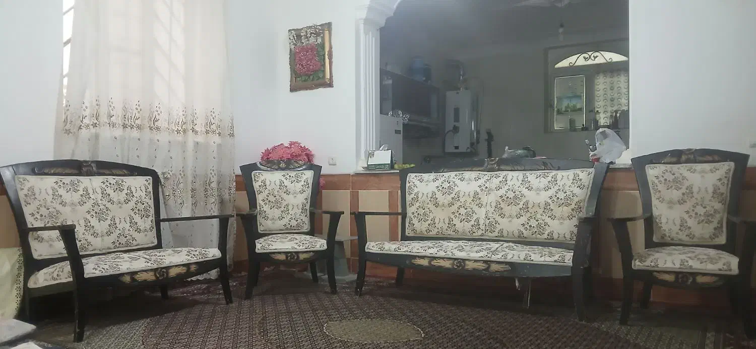 فروش مبل-قالی ۱۲ متری-میز کامپیوت -درب آهنی حیاطی|مبلمان خانگی و میز عسلی|بیضا, |دیوار