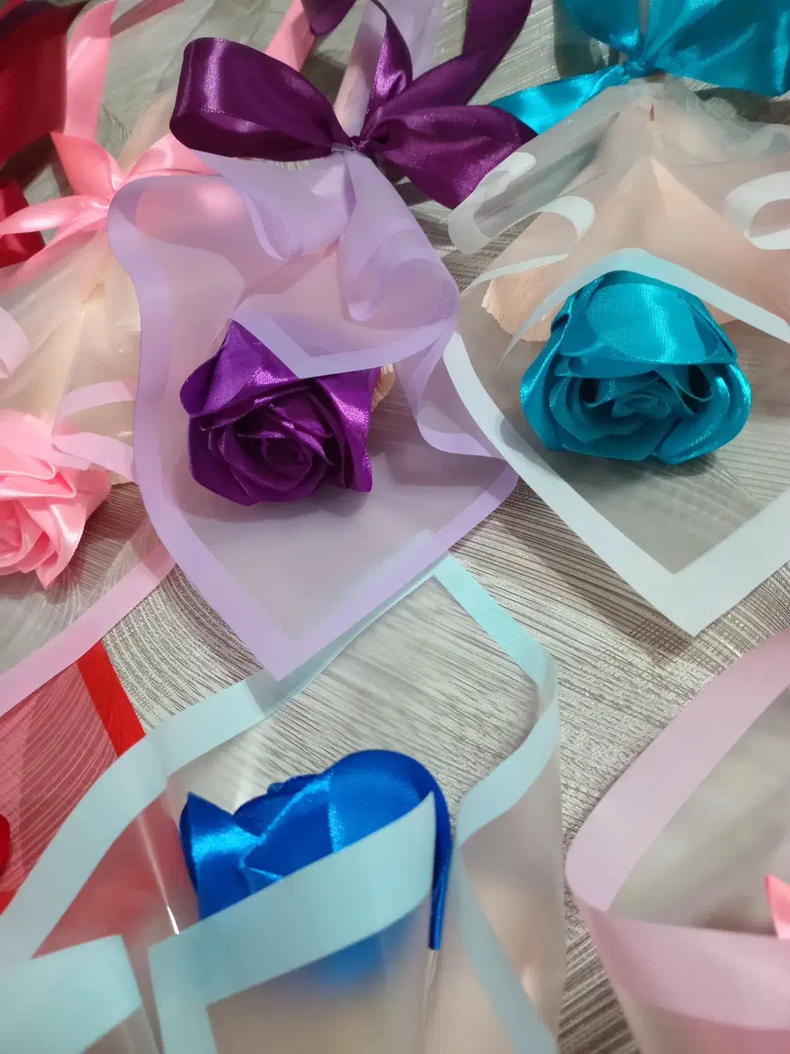 گل روبانی تک شاخه|صنایع دستی و سایر لوازم تزئینی|بندر انزلی, امامزاده|دیوار