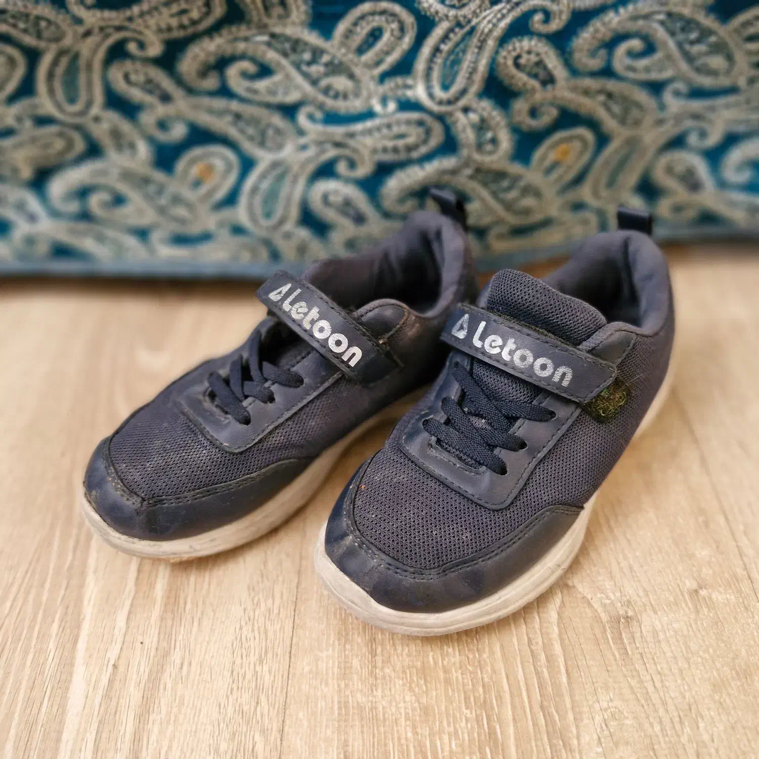 تعدادی کفش و صندل و دمپایی پسرانه|کفش و لباس بچه|صدرا-فارس, فاز ۱|دیوار