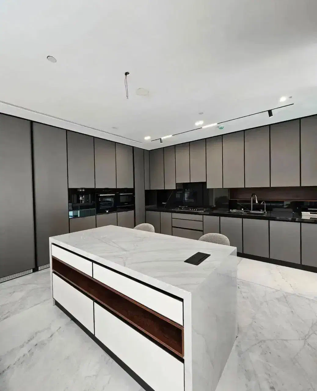 ۲۰۰متر/ ۳خواب/فول امکانات/تاپلوکیشنقیطریه|اجارهٔ آپارتمان|تهران, قیطریه|دیوار