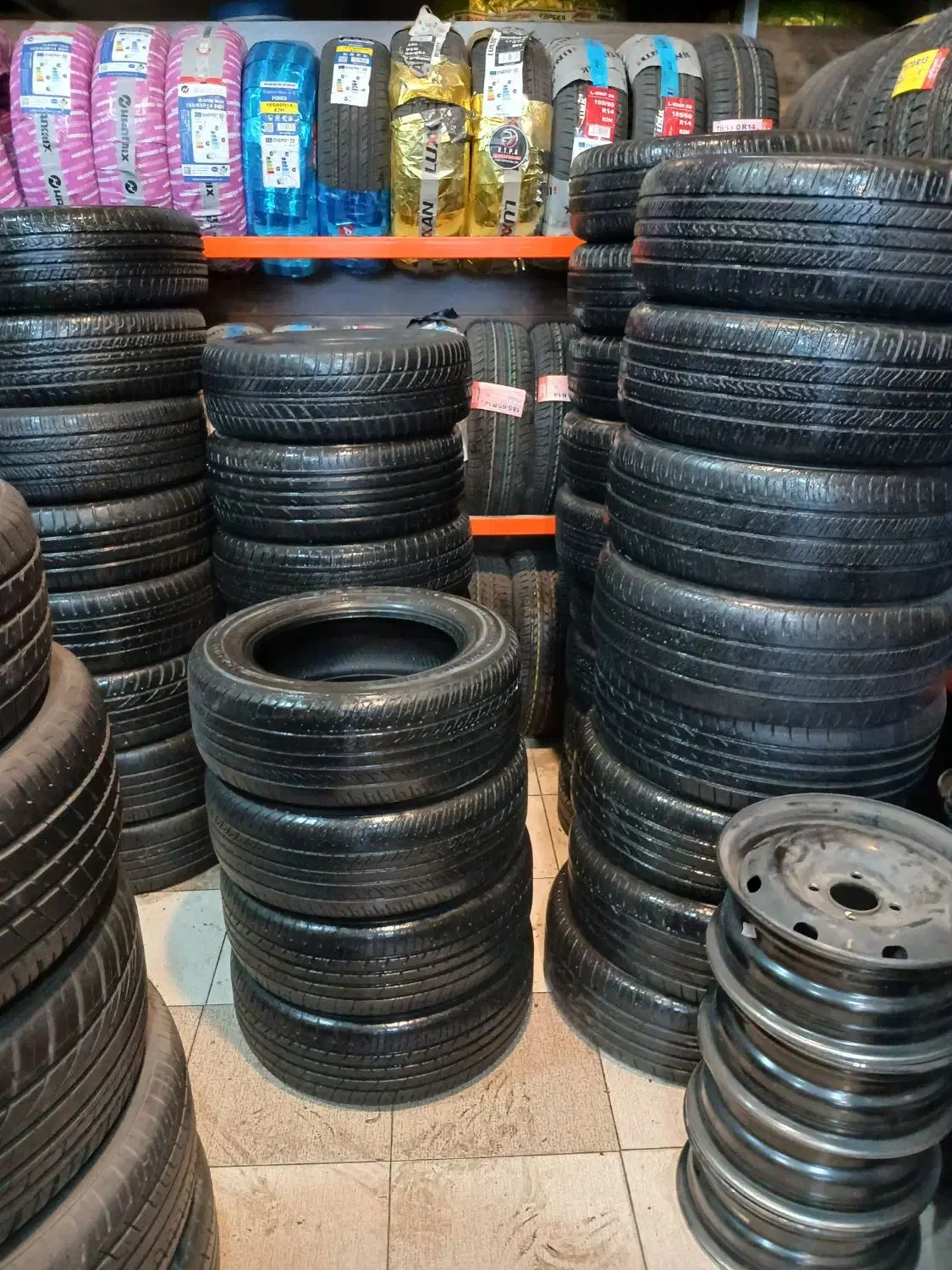 لاستیک دست دوم|قطعات یدکی و لوازم جانبی|فولادشهر, سایت صنعتی کاوه|دیوار