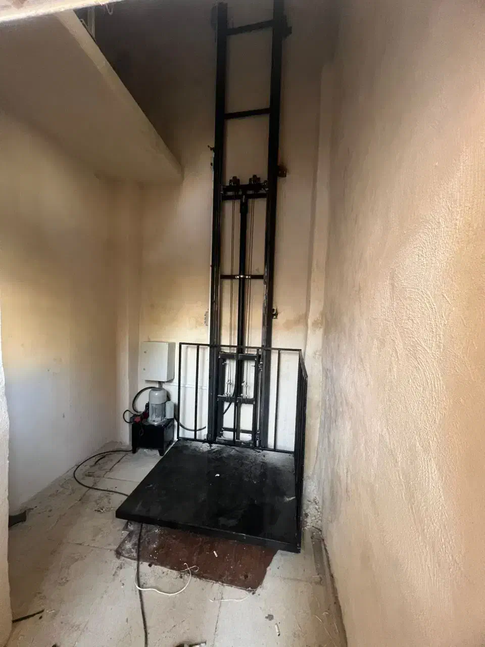 بالابرهای هیدرولیکی|ماشین‌آلات صنعتی|کازرون, |دیوار