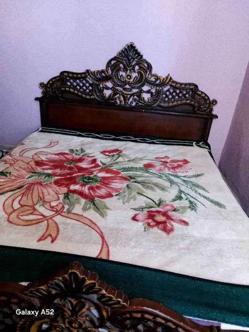 تخت دونفره سلطنتی به همراه تشک|مبلمان خانگی و میز عسلی|الوند, |دیوار