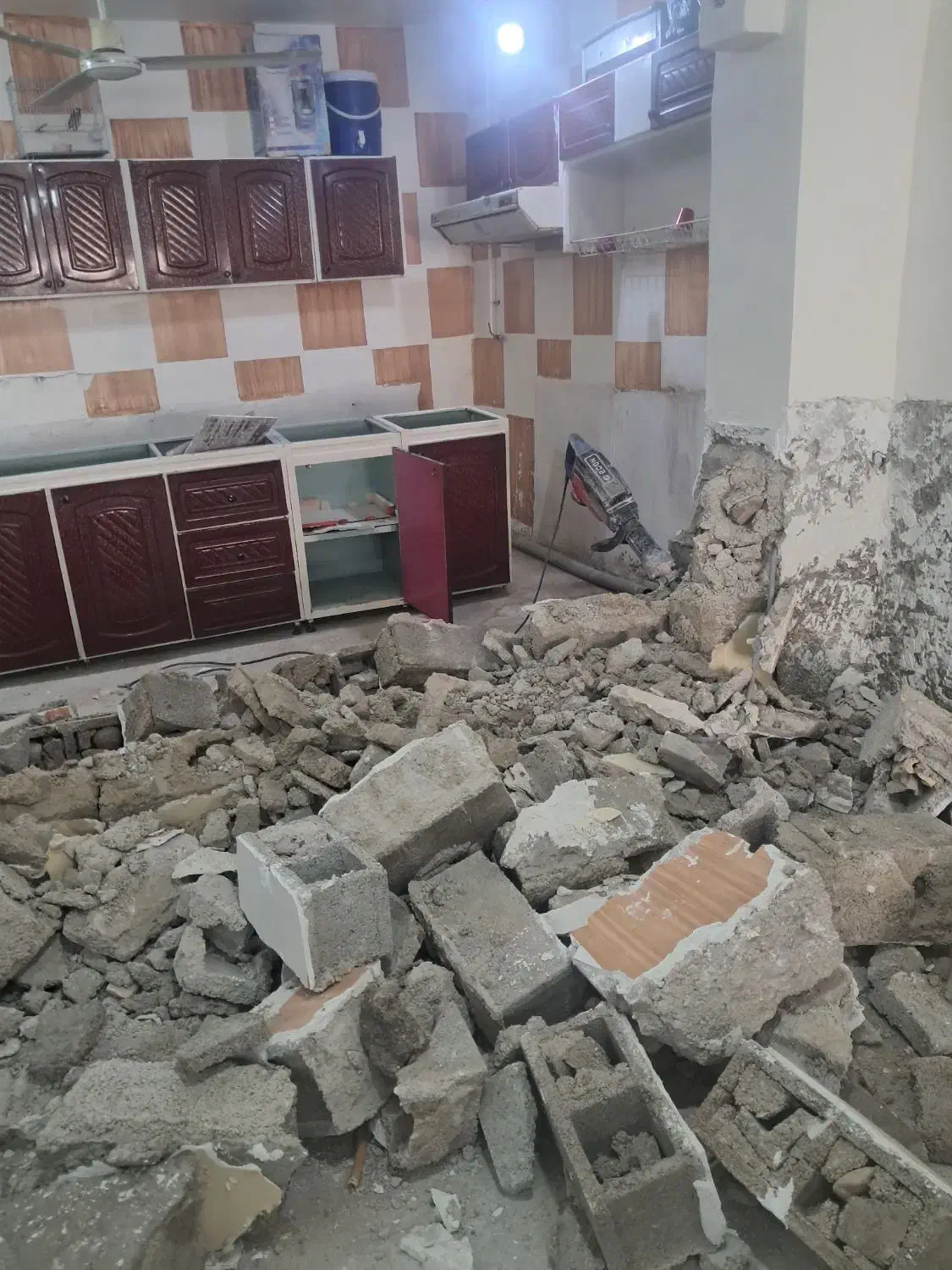 تخریب کار ساختمان،قیمت مناسب،کار سریع|خدمات پیشه و مهارت|آبپخش, |دیوار