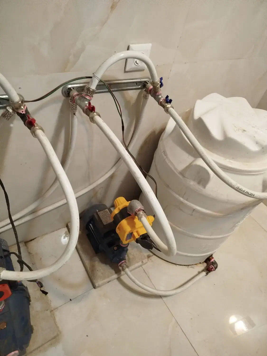 نصب پمپ و لوله کشی آب و فاضلاب|خدمات پیشه و مهارت|قروه, |دیوار