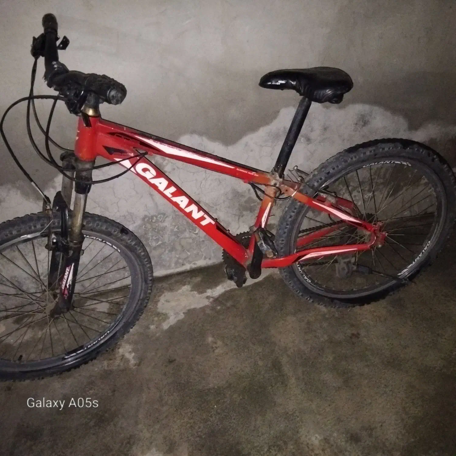 دوچرخه|دوچرخه، اسکیت، اسکوتر|گلوگاه, |دیوار