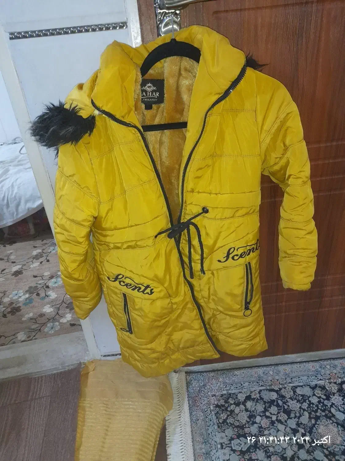 کاپشن|لباس|قم, شهرک امام حسن|دیوار