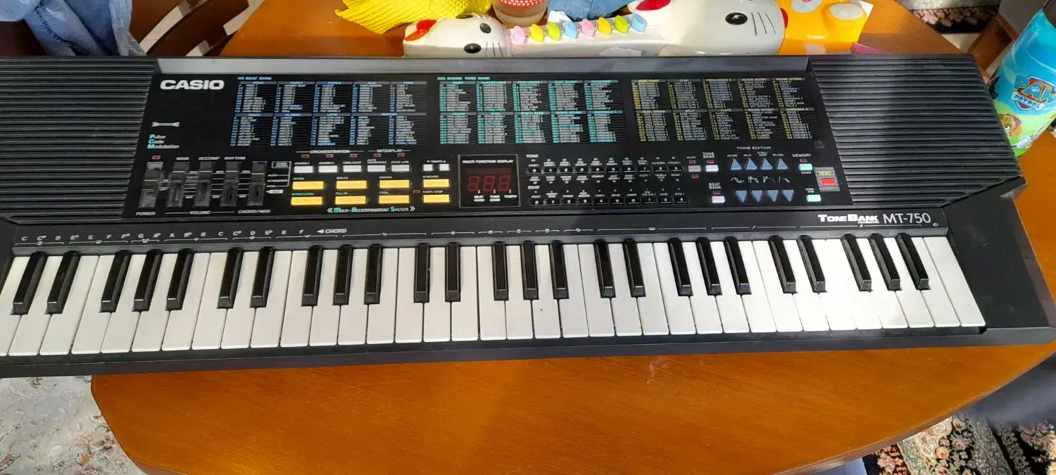 کیبورد کاسیو|پیانو، کیبورد، آکاردئون|بابل, |دیوار