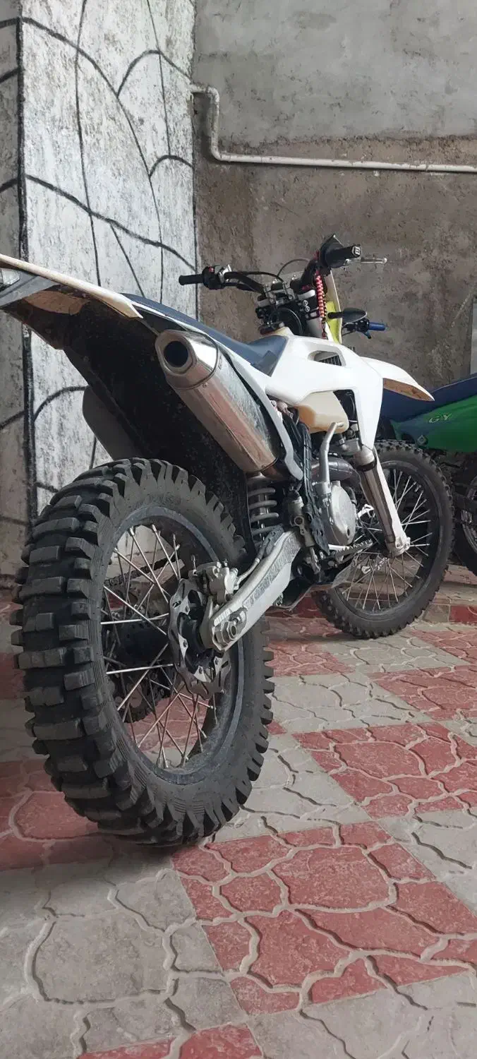 موتور تریل کراس هاسگی ۲۵۰ دسته اول سالم فابریک|موتورسیکلت|زنجان, |دیوار