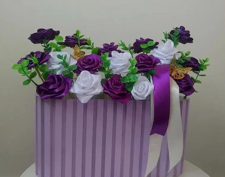 گل آرایی طبیعی و مصنوعی|گل مصنوعی|بروجن, |دیوار