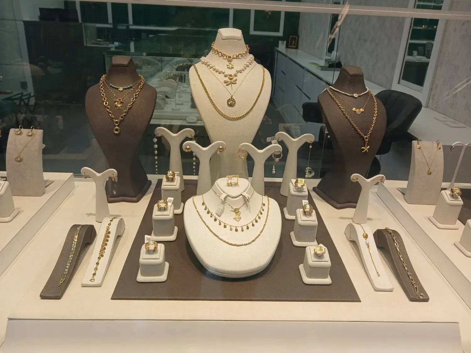 گوشواره دست بند طلا|جواهرات|تهران, درختی|دیوار