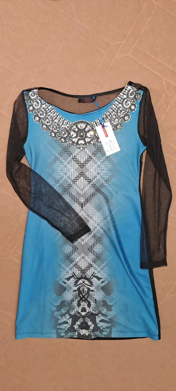 تعدادی لباس مجلسی|لباس|خرمدره, |دیوار