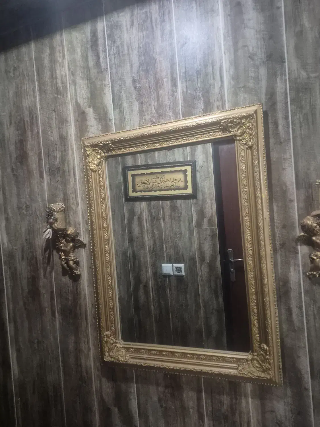 آیینه ۶۰ در ۸۰ بهمراه دو عدد دیوار کوب طلایی|آینه|مشهد, الهیه|دیوار