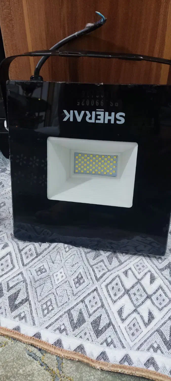 دوتا کوچک ویک عدد بزرگ|تلویزیون و پروژکتور|قزوین, |دیوار