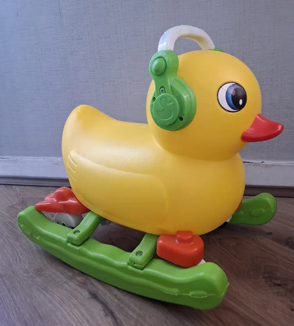 راکر چرخدار موزیکال کودک|اسباب‌بازی بچه|قزوین, |دیوار