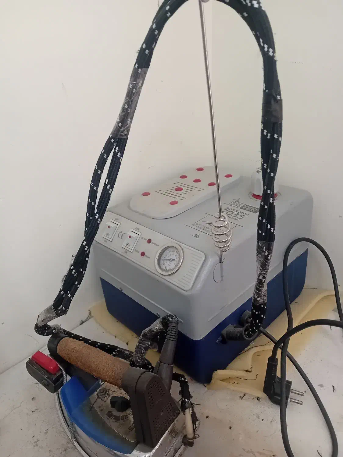 اتو|اتو و لوازم اتو|کرج, کلاک پایین|دیوار