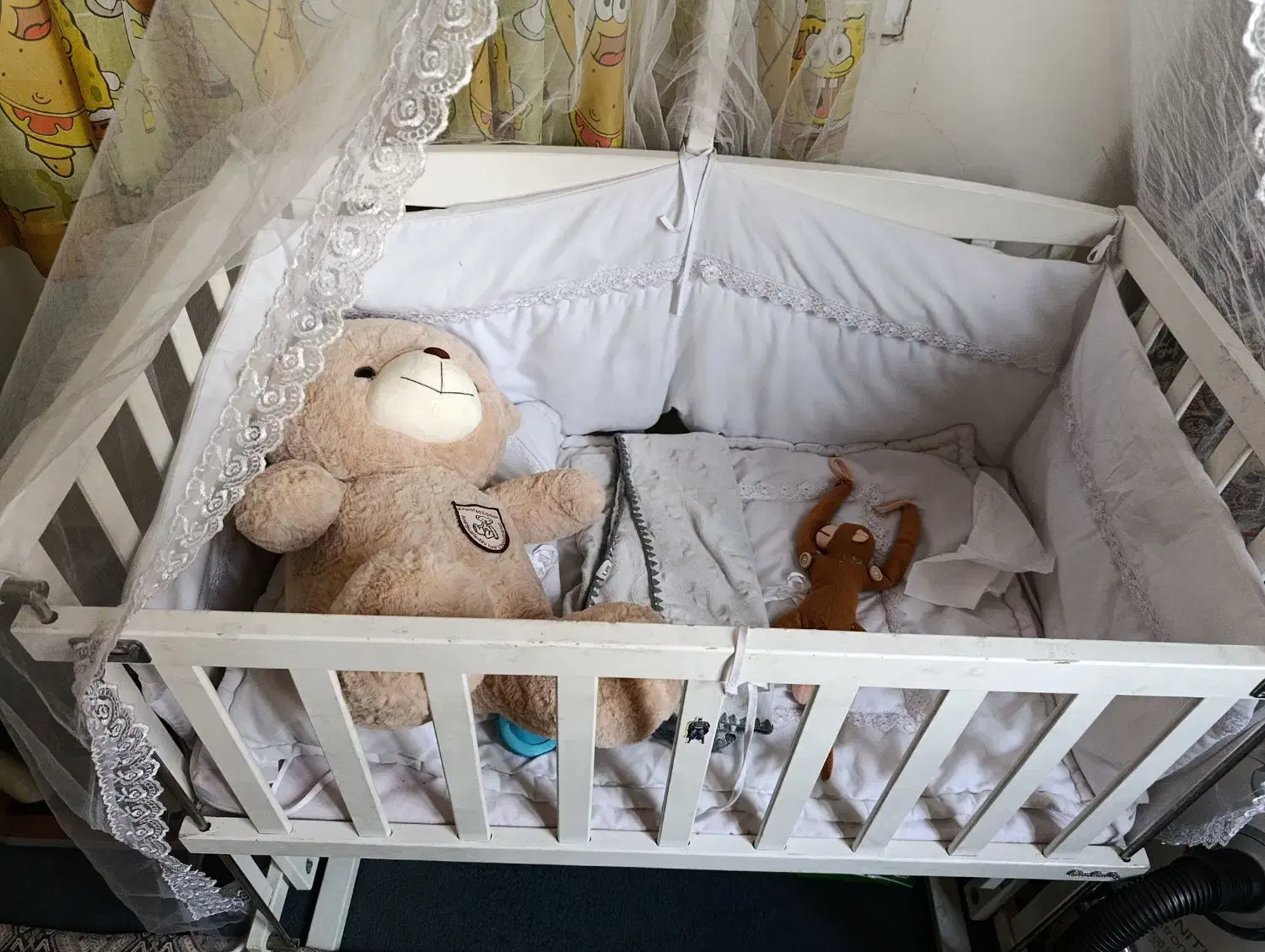 تخت نوزاد|تخت و صندلی بچه|بومهن, |دیوار