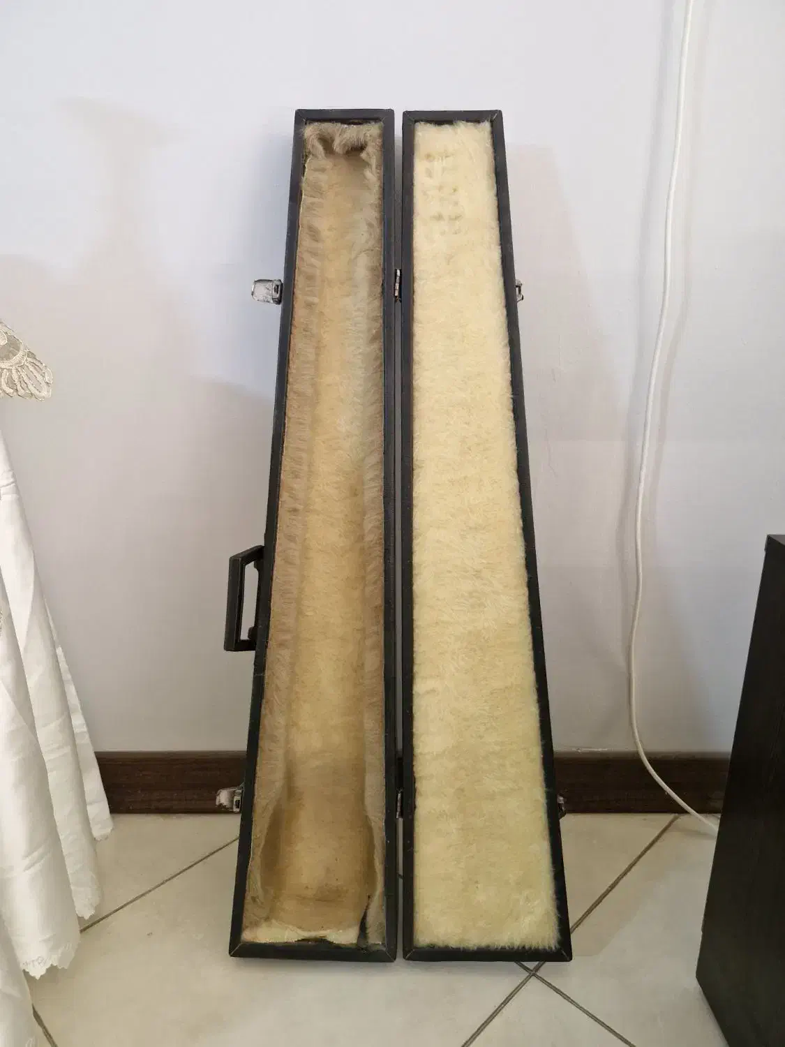 سه تار|سازهای سنتی|اصفهان, پروین|دیوار