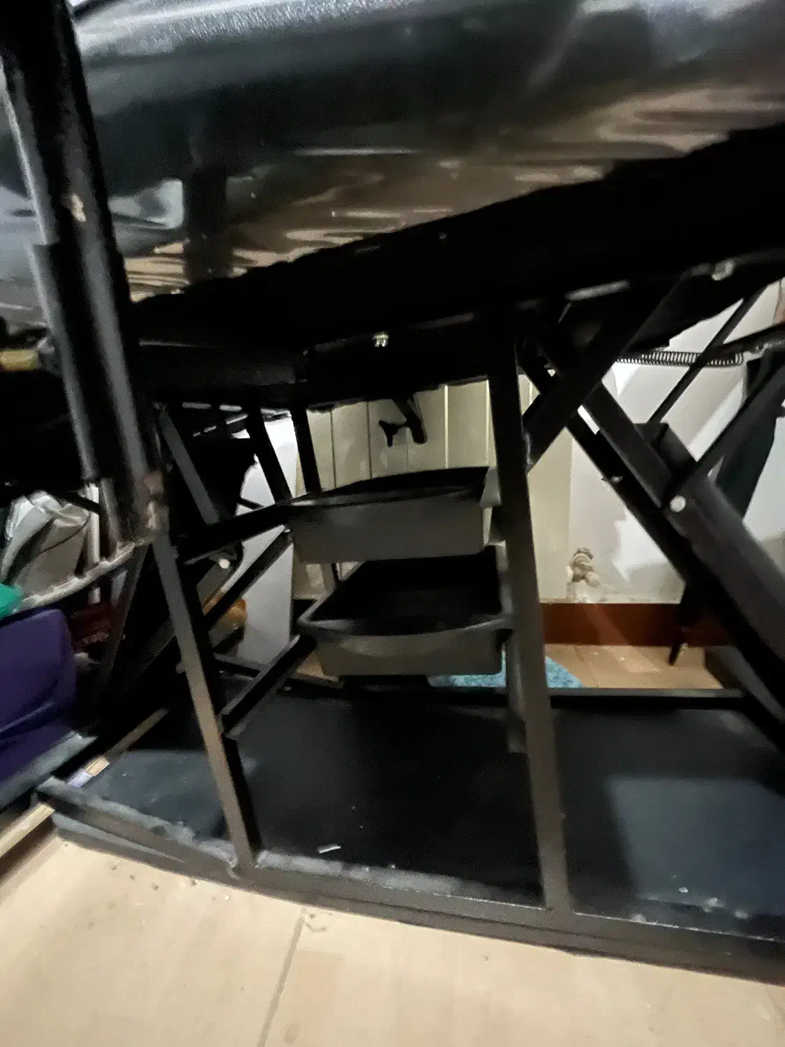 تخت آرایشی و تاتو|آرایشگاه و سالن‌های زیبایی|رشت, دیلمان|دیوار