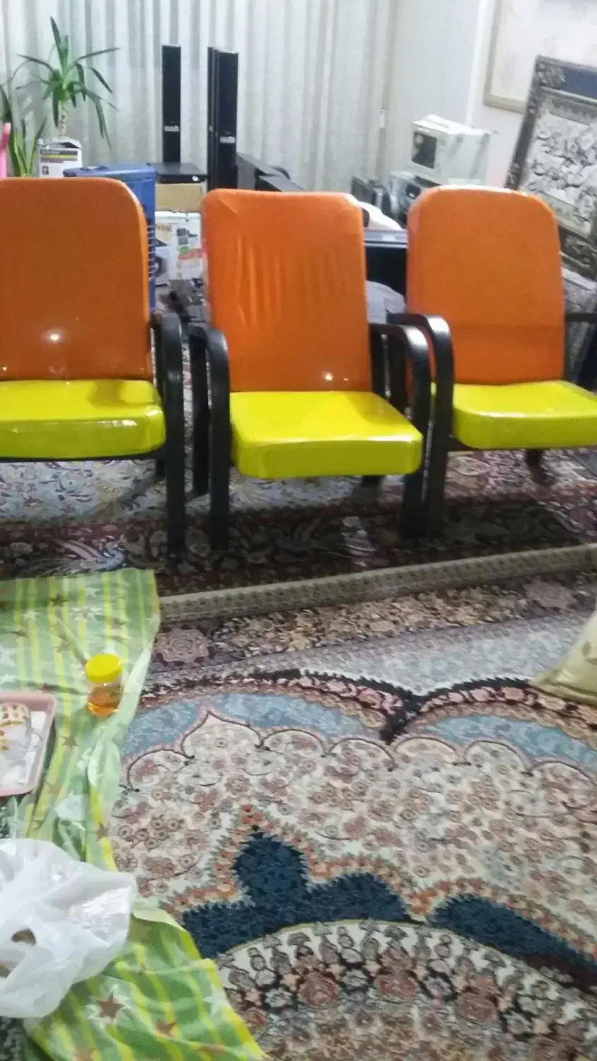 تعدادی صندلی ویه میزکامپیوتروصندلی فروش|صندلی و نیمکت|مشهد, طلاب|دیوار