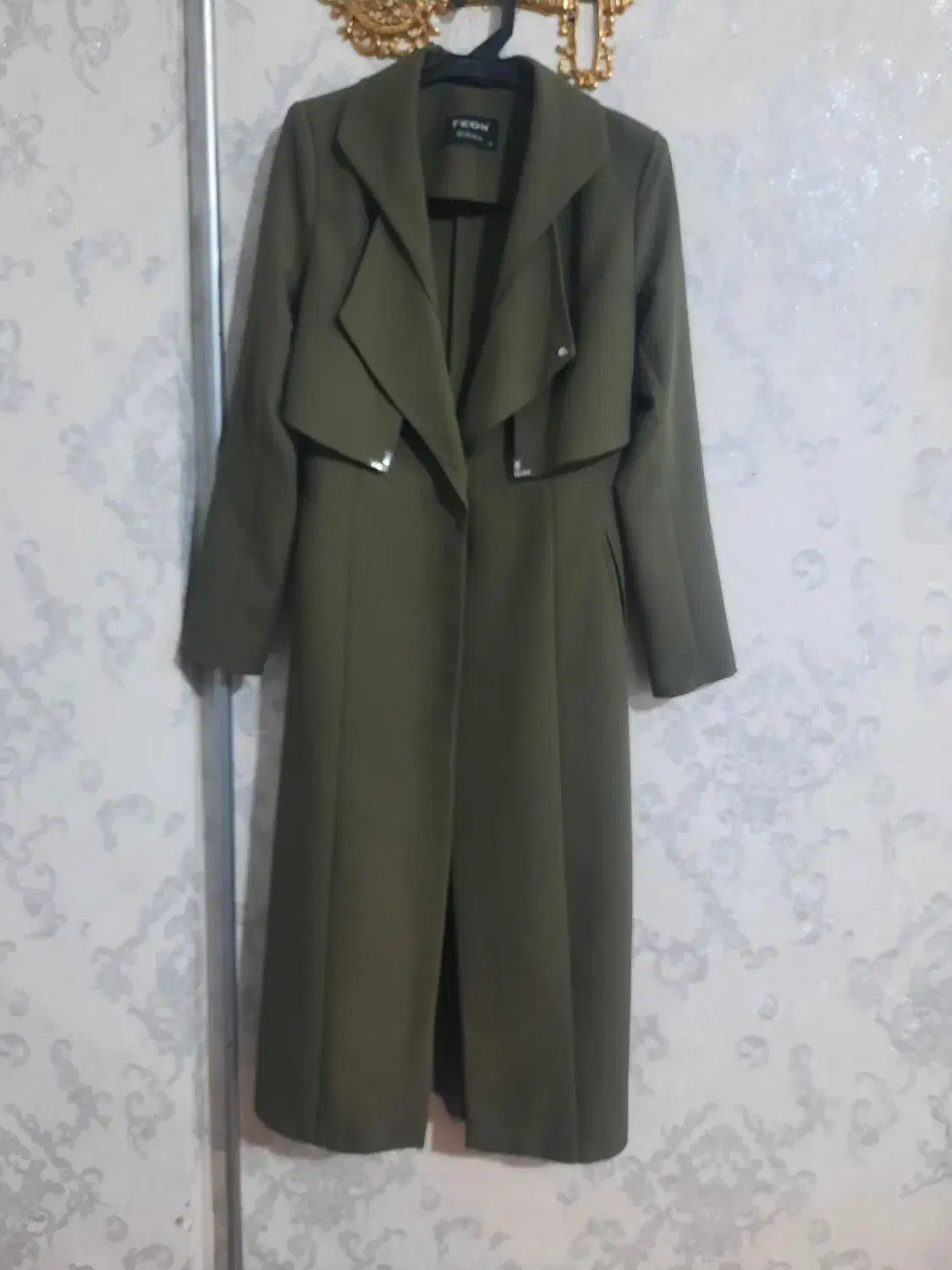 لباس مجلسی|لباس|خوی, |دیوار