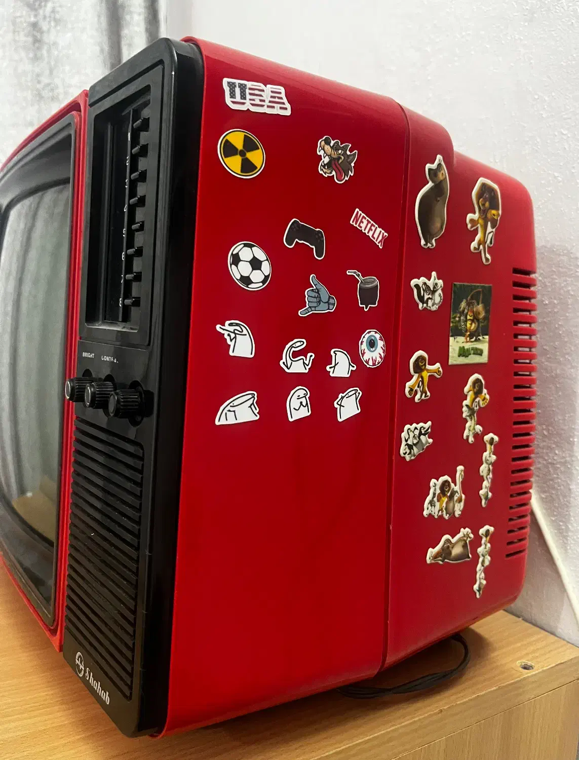 تلویزیون عتیقه قرمز قدیمی شهاب|تلویزیون و پروژکتور|گرگان, |دیوار