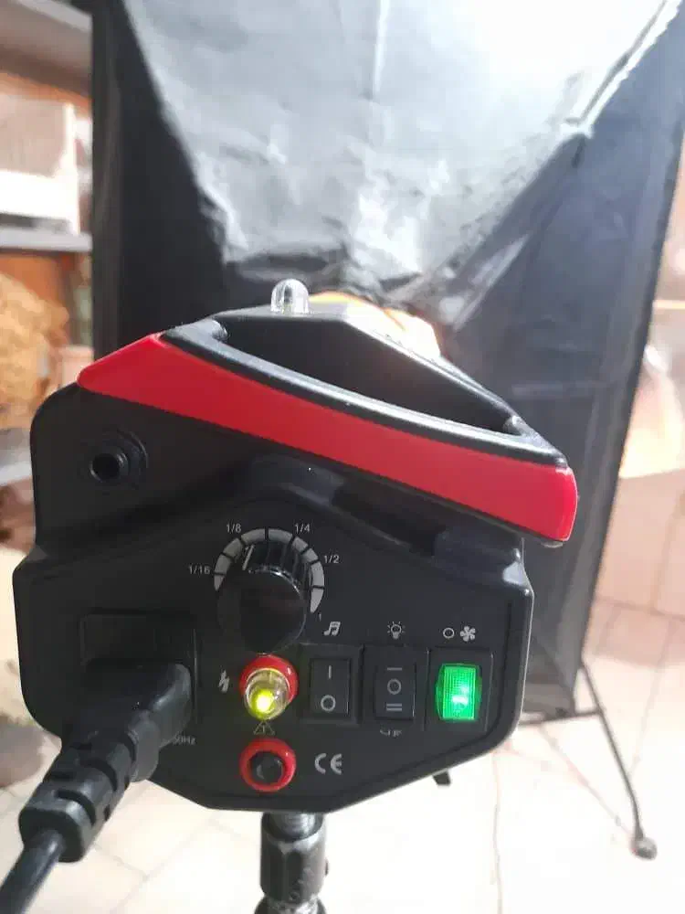 دوشاخه فلاش300 ژول همراه با ساف باکس چتر و پایه|دوربین عکاسی و فیلمبرداری|تهران, صادقیه|دیوار