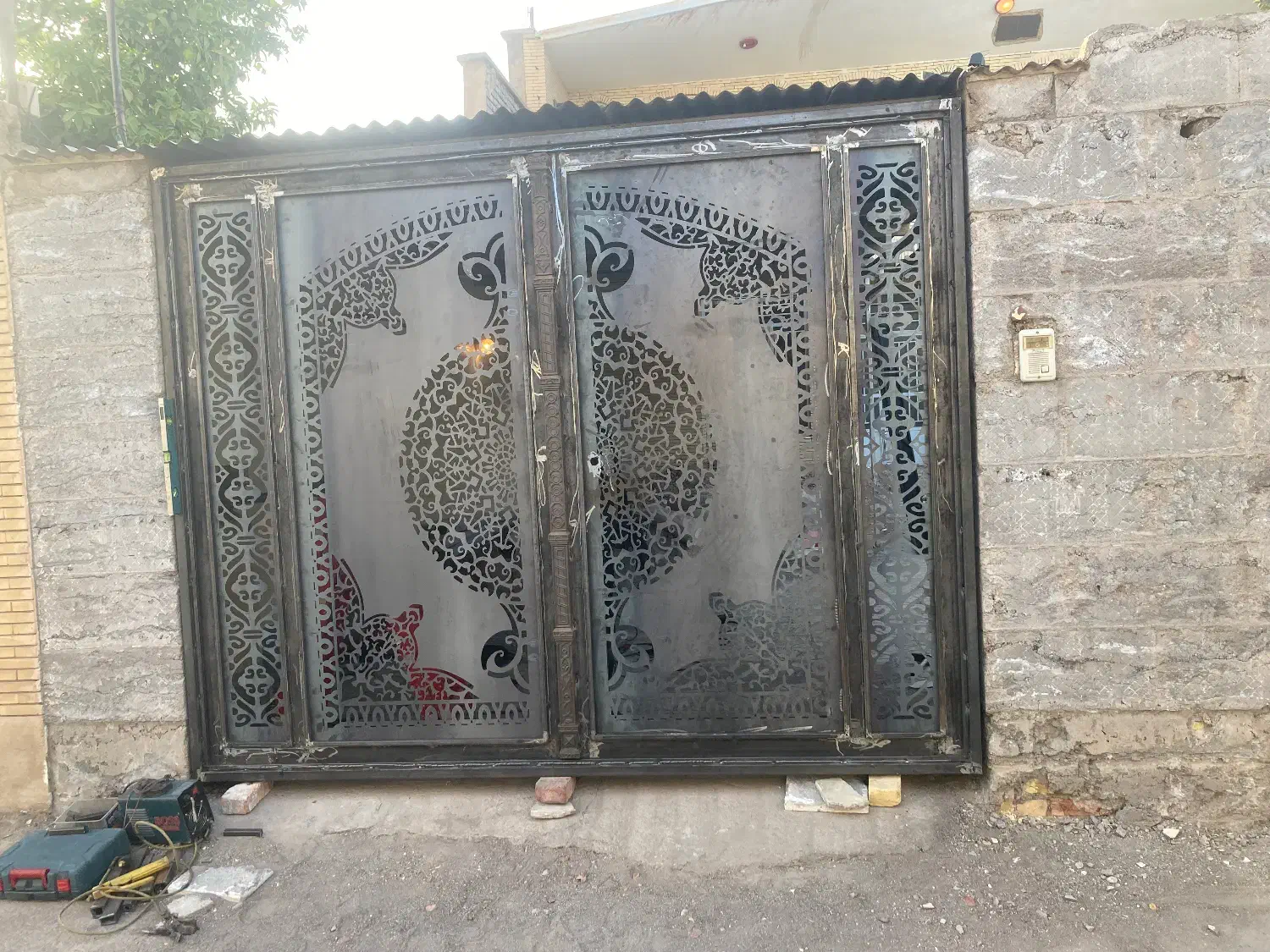 جوشکار درب پنجره و خورده کاری با قیمت توافقی|خدمات پیشه و مهارت|کرمان, |دیوار