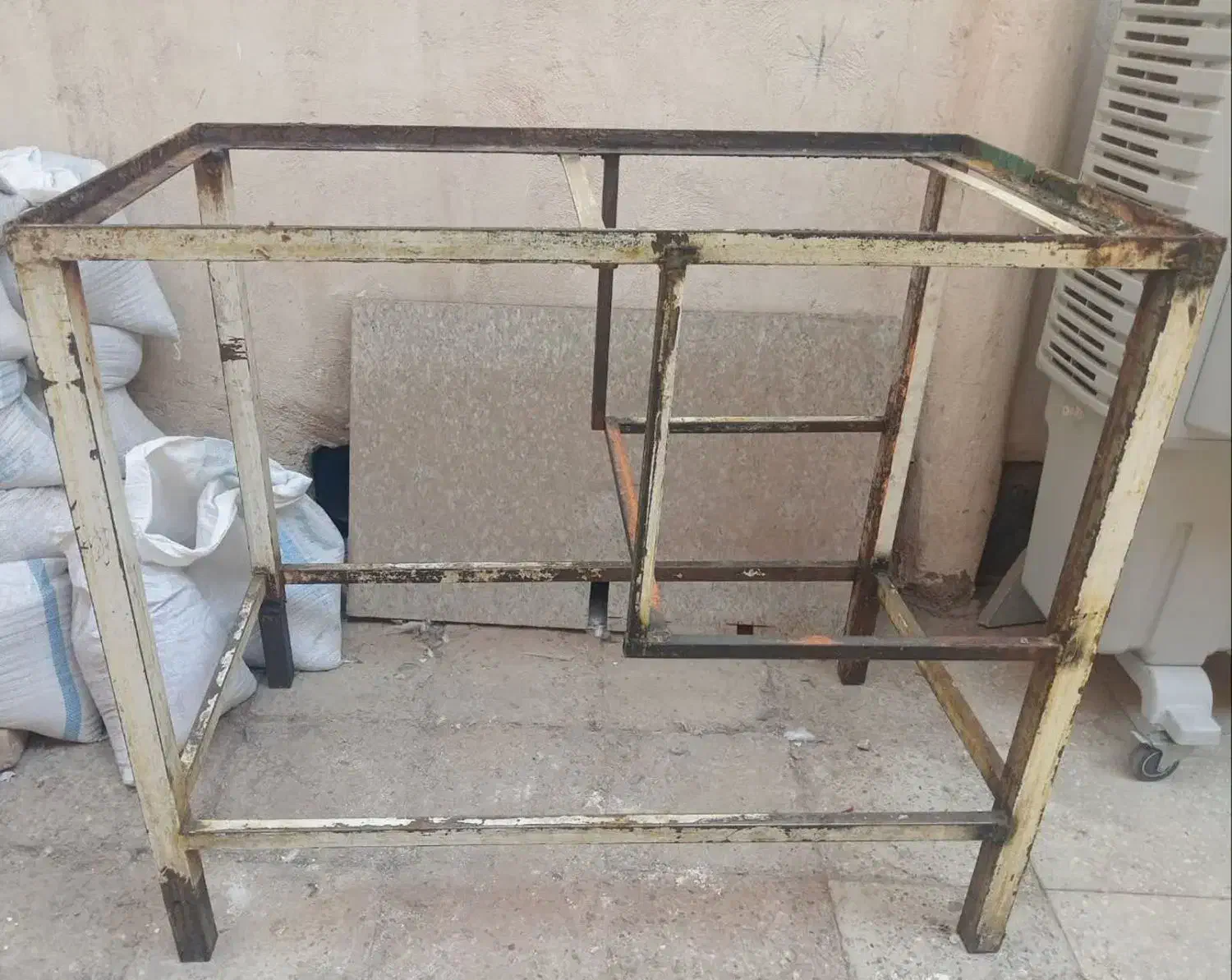 میز آهنی|مبلمان اداری|قم, علی آباد سعدگان|دیوار