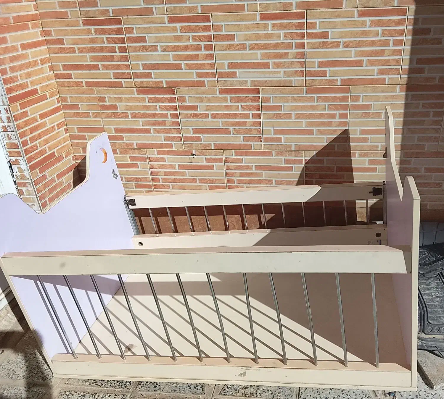 تخت بچه|تخت و صندلی بچه|بروجن, |دیوار