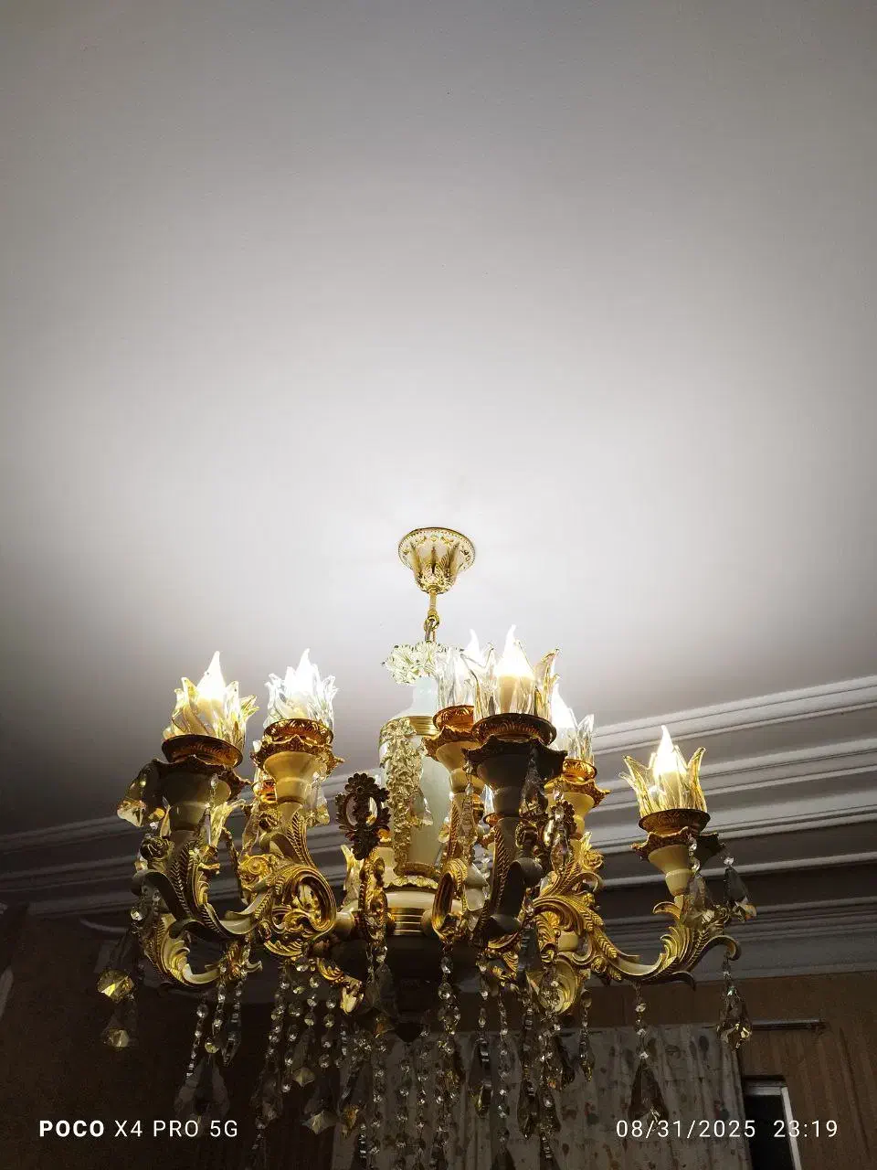 لوستر سلطنتی طلایی|لوستر و چراغ آویز|کوچصفهان, |دیوار