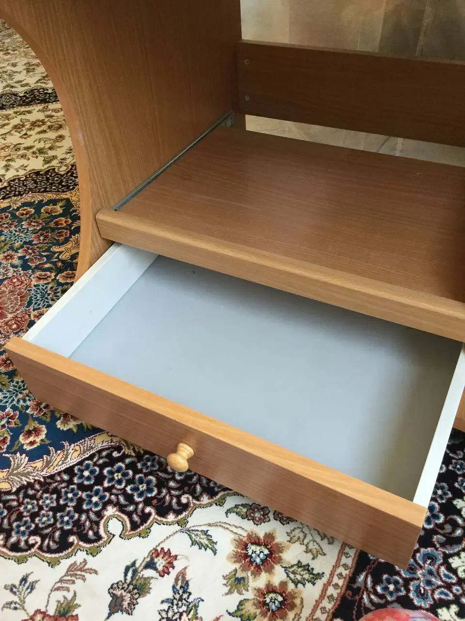 میز تحریر و کامپیوتر|میز تحریر و کامپیوتر|شهریار, شهریار|دیوار