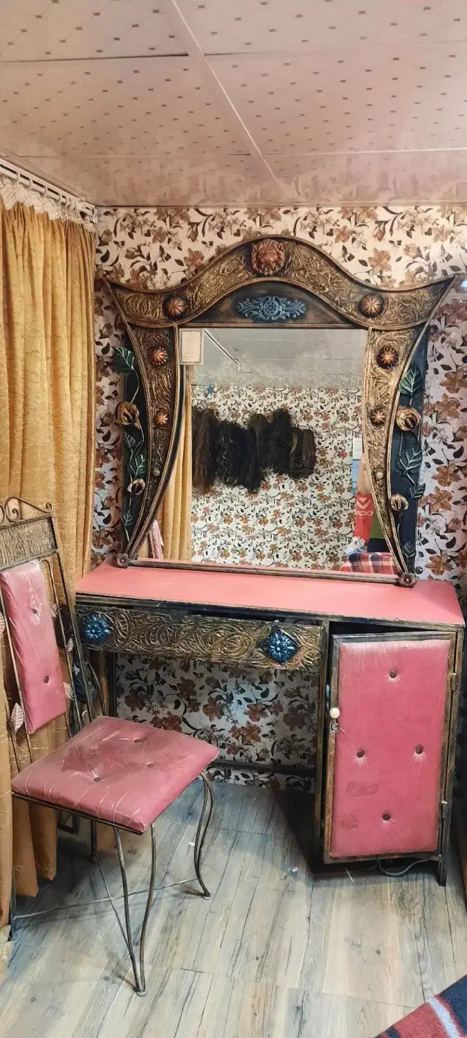 ست کامل آینه و میز فرفروژه|مبلمان خانگی و میز عسلی|تربتحیدریه, شهرک ولیعصر|دیوار