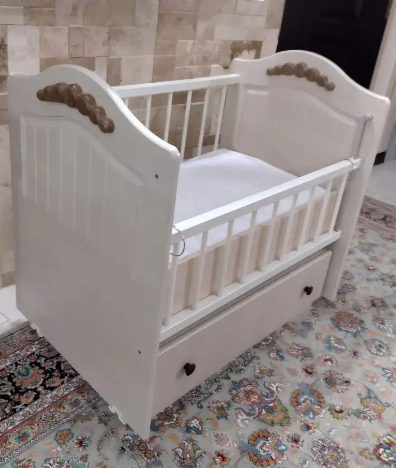 تخت کنار مادر گهواره ای|تخت و سرویس خواب|قم, انسجام|دیوار