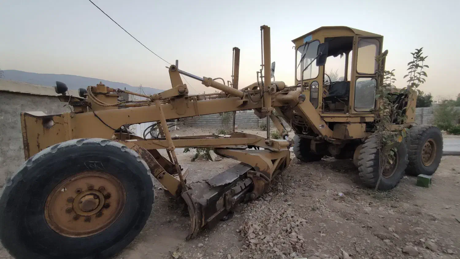 گریدر۷۰۵کوماتسو فابریک ترمز سالم|ماشین‌آلات صنعتی|شیراز, مبعث|دیوار