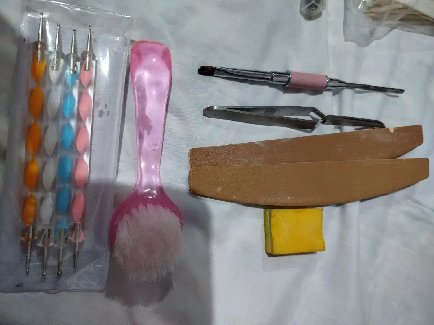 فروش لوازم کاشت ناخن|آرایشگاه و سالن‌های زیبایی|رودسر, |دیوار