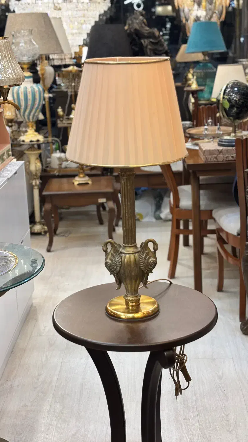 آباژور|چراغ خواب و آباژور|اصفهان, بهار آزادی|دیوار