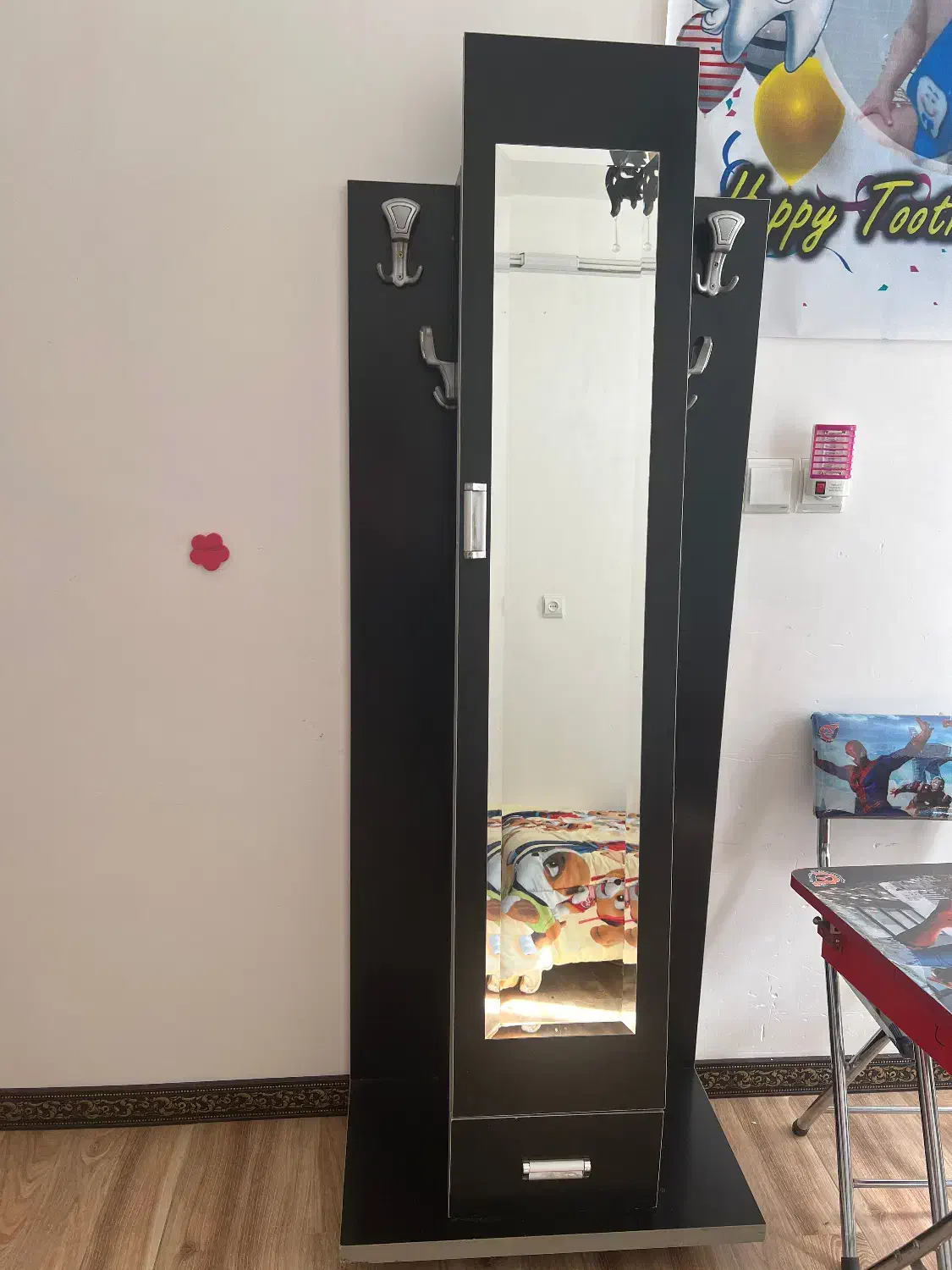 یک عدد جالباسی|جاکفشی، کمد، دراور|گلپایگان, |دیوار