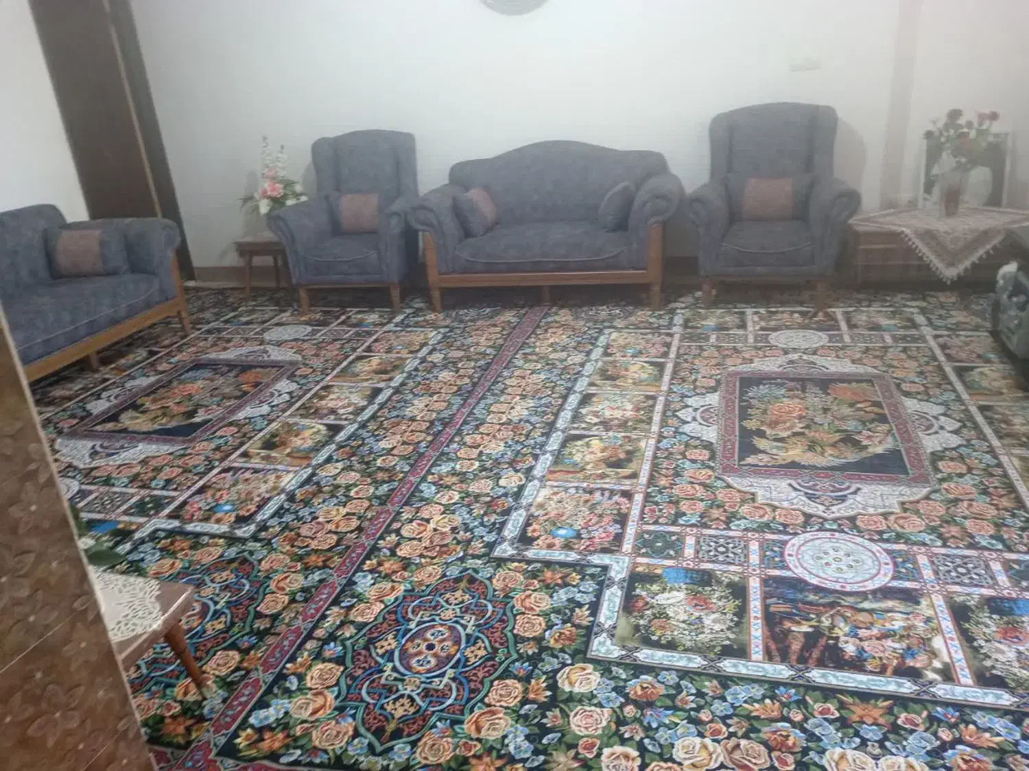 روفرشی|روفرشی|شاهین‌شهر, خانه کارگر|دیوار