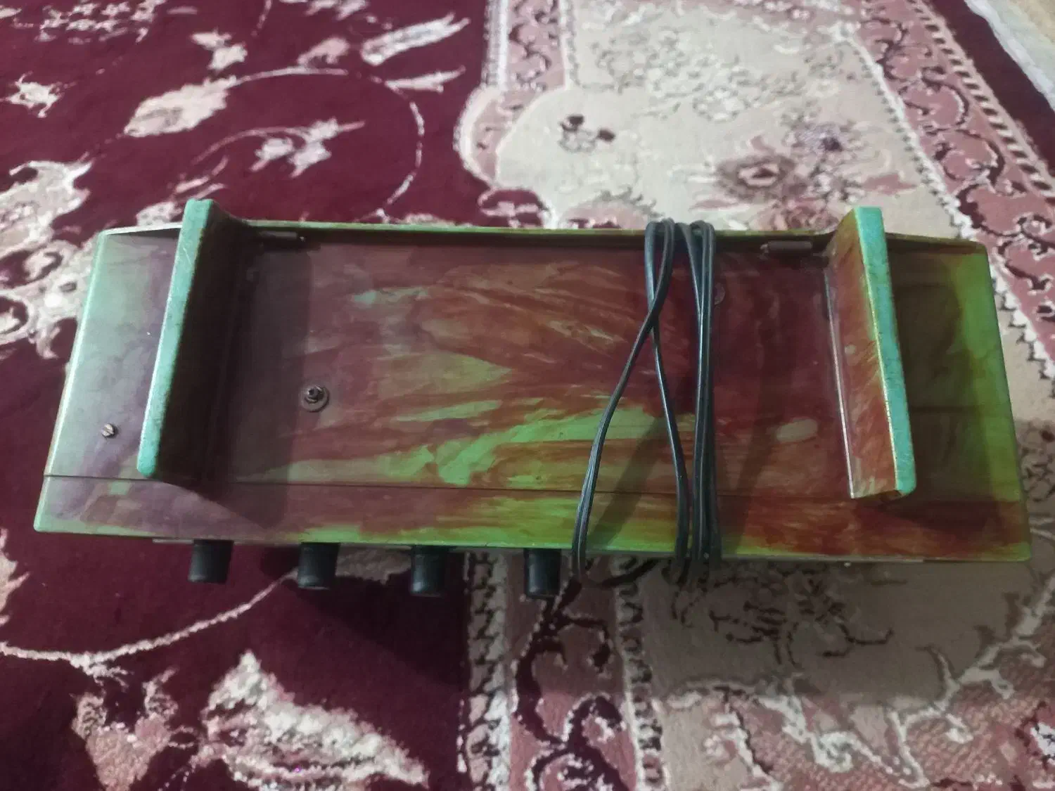 یک رادیو قدیمی|کلکسیون اشیاء عتیقه|سقز, |دیوار