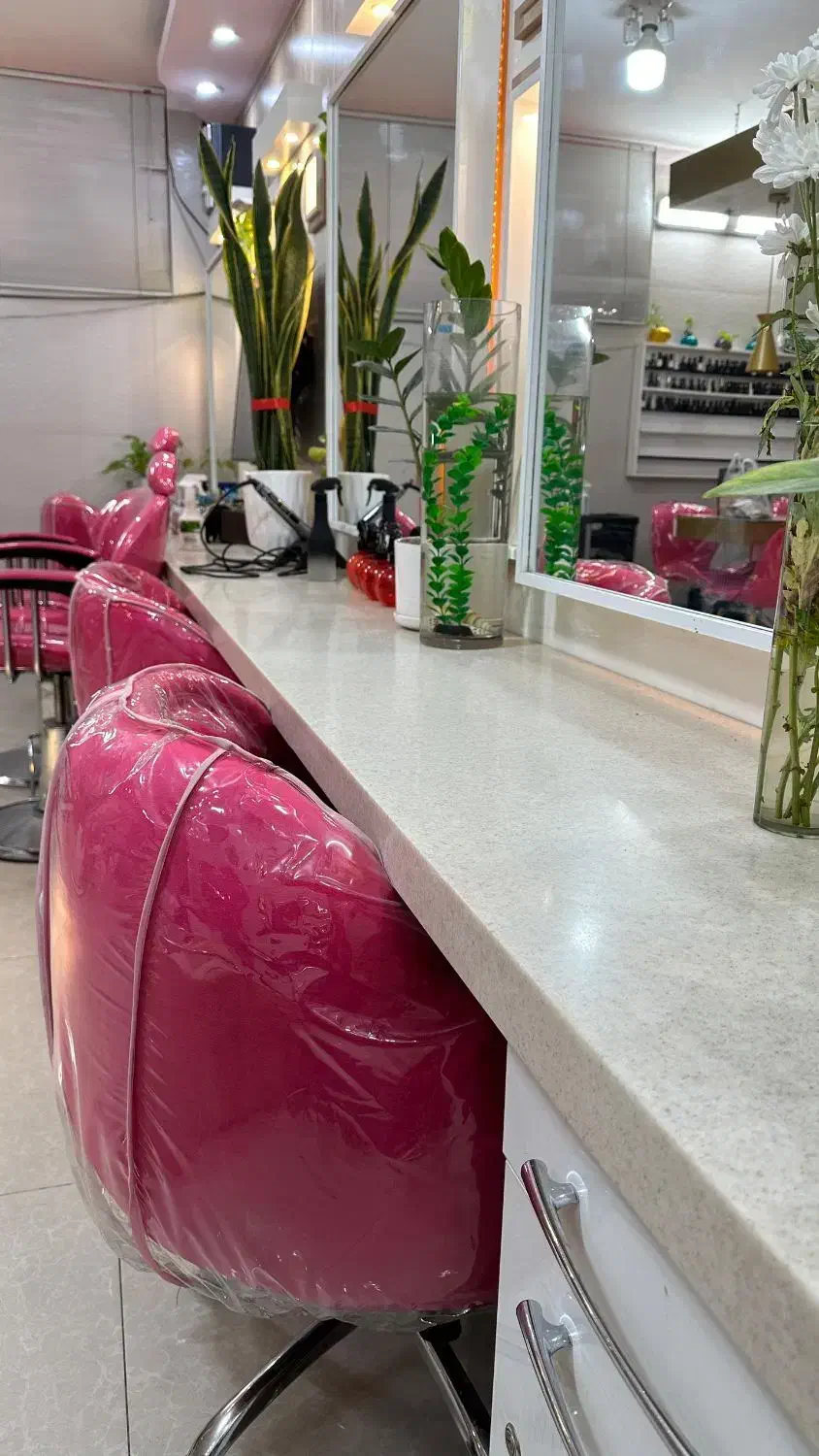 ناخن کار مژه کار فیشال کار رنگ کار کراتین کار|استخدام درمانی، زیبایی، بهداشتی|شیراز, باغ تخت|دیوار