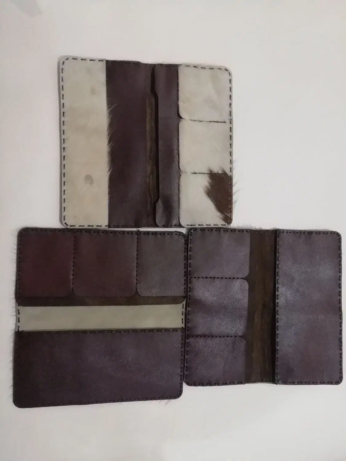 کیف پول و کیف کارتی دست‌دوز از پوست گاو طبیعی|کیف، کفش، کمربند|شیراز, باغ تخت|دیوار
