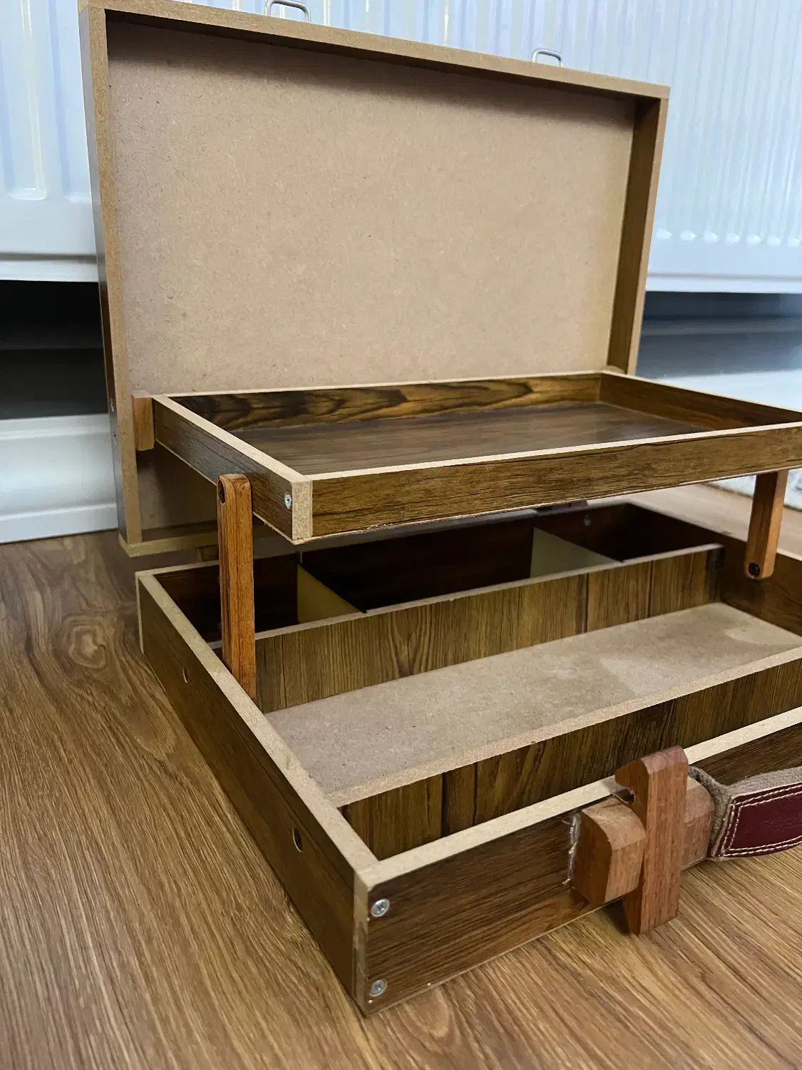 جعبه هنری|لوازم التحریر|میانه, |دیوار