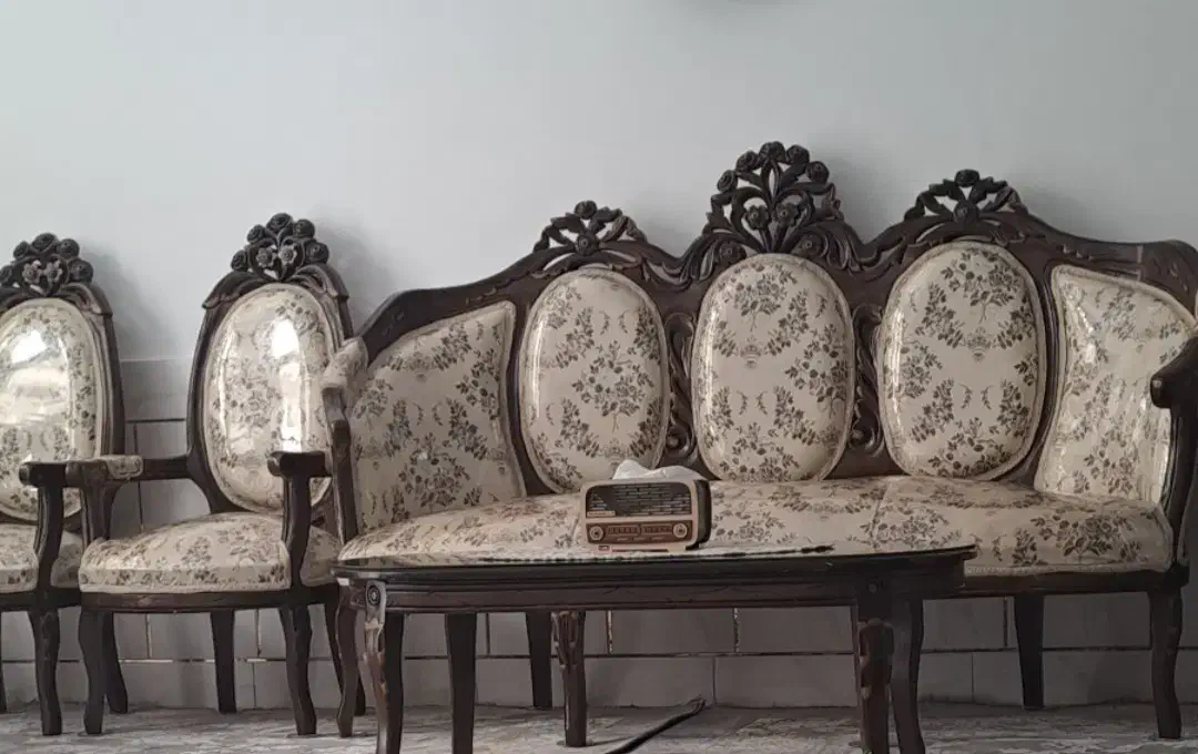 یک دست مبل ۹نفره کاملاسالم|مبلمان خانگی و میز عسلی|شهرضا, |دیوار