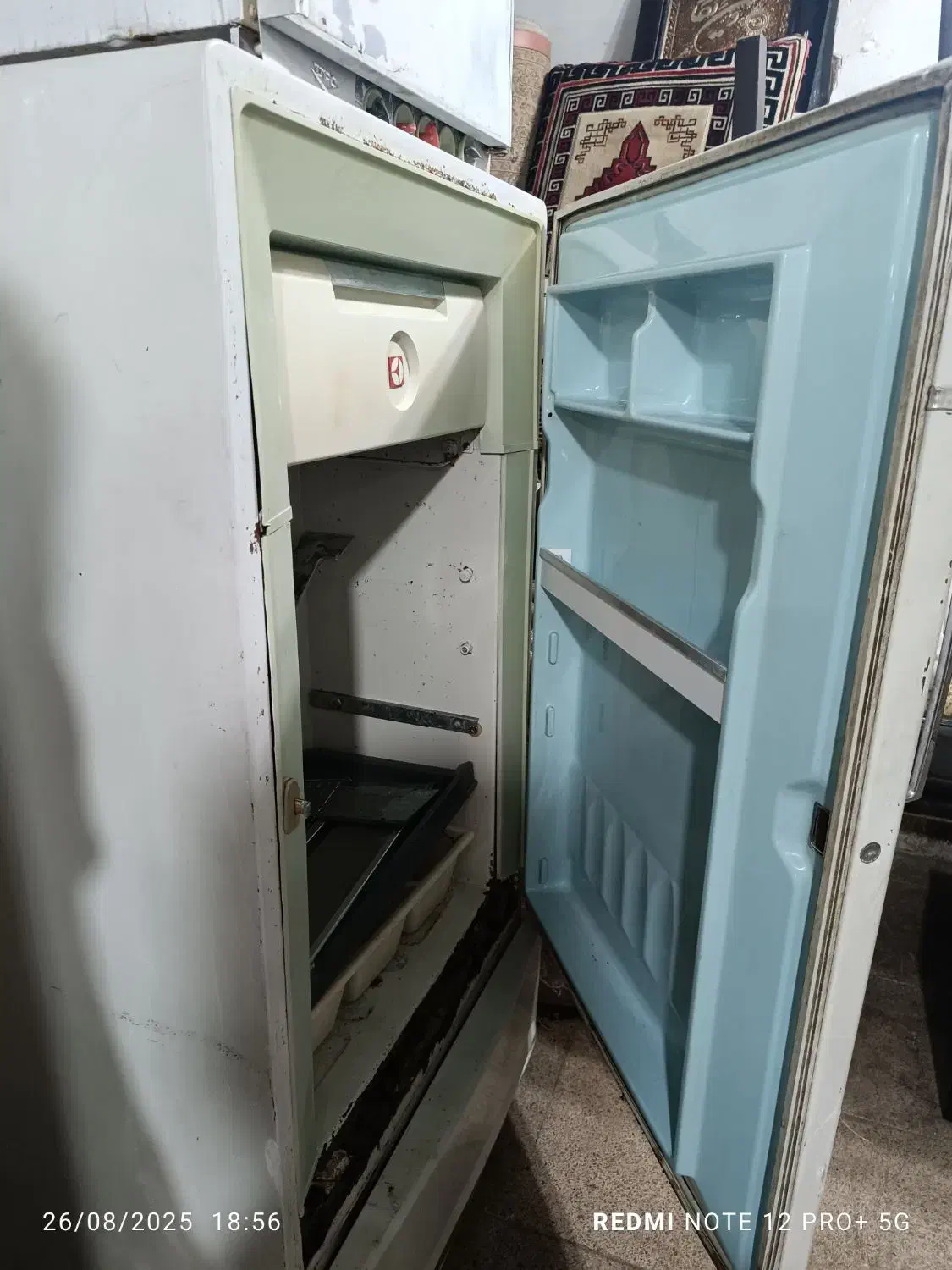 یخچال نفتی سوئدی|کلکسیون اشیاء عتیقه|رشت, فلسطین|دیوار