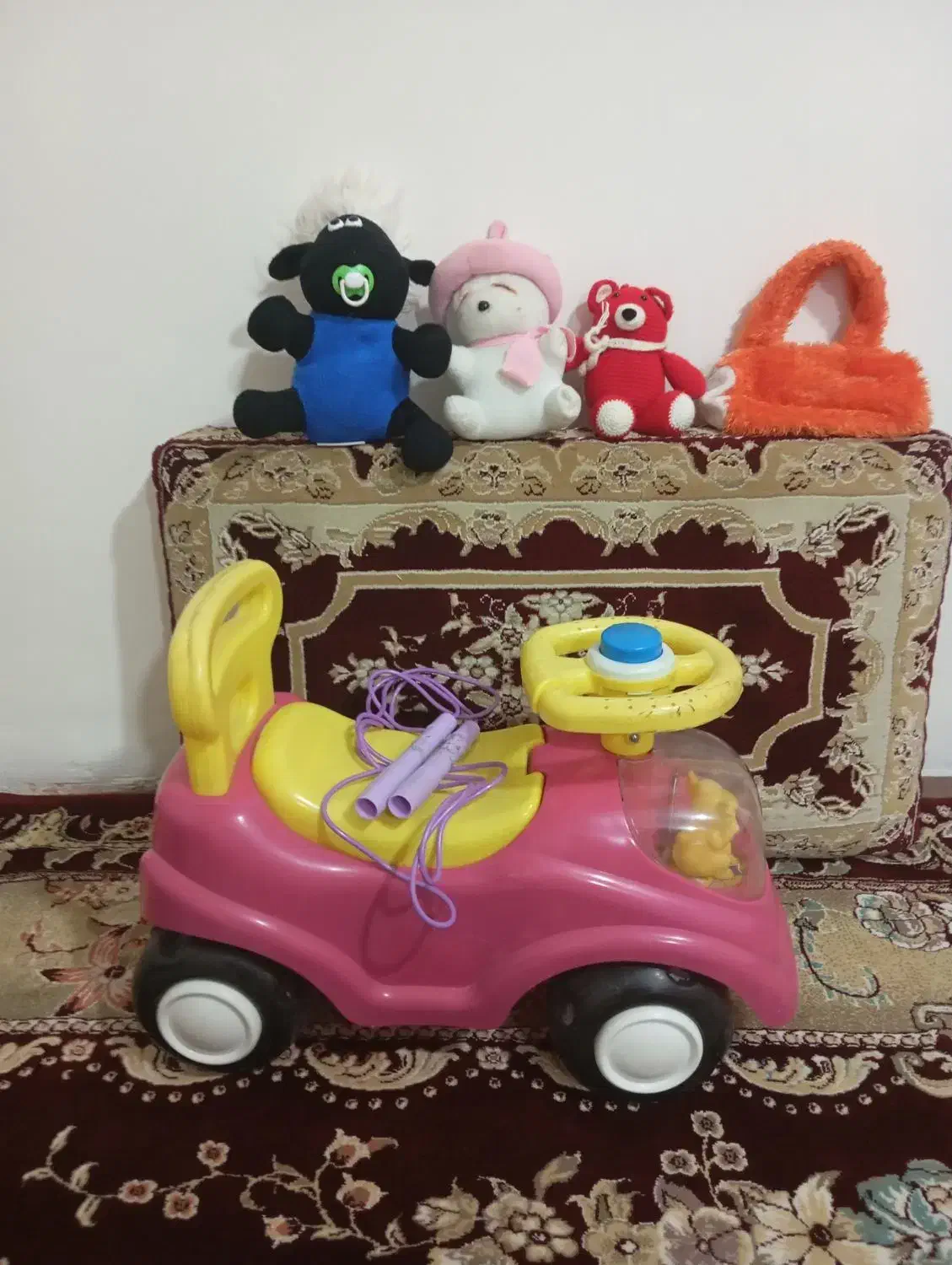 یک عدد ماشین و عروسک و کیف های زیبا|اسباب‌بازی بچه|سنندج, |دیوار